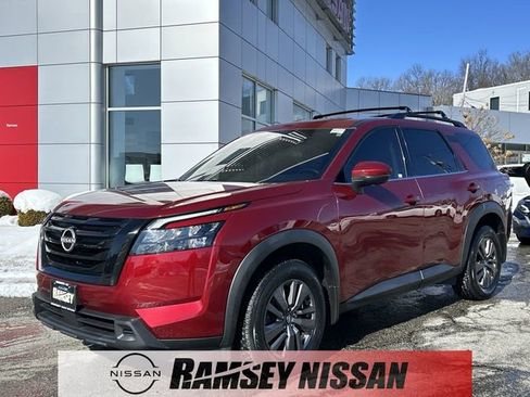 Used 2024 Nissan Pathfinder SV w/ Black Appearance Package AWD/4WD image 1