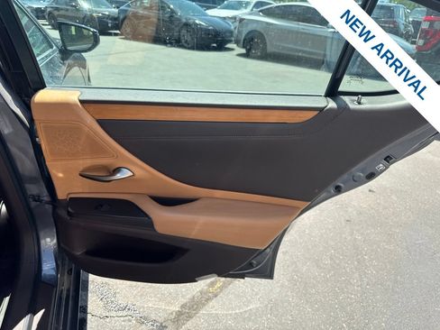 Used 2019 Lexus ES 350 w/ Accessory Package FWD image 12