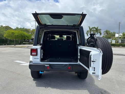 Used 2024 Jeep Wrangler Unlimited AWD/4WD image 18