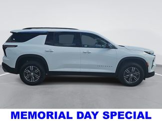 New 2026 Chevrolet Traverse LT w/ Sun and Wheel Package FWD video 2