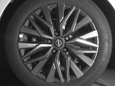 Used 2025 Nissan Altima 2.5 SV FWD image 12