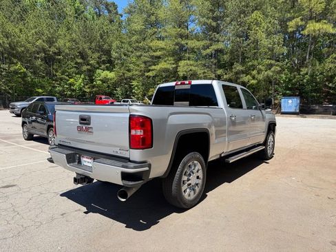 Used 2019 GMC Sierra 2500 Denali w/ Duramax Plus Package AWD/4WD image 7