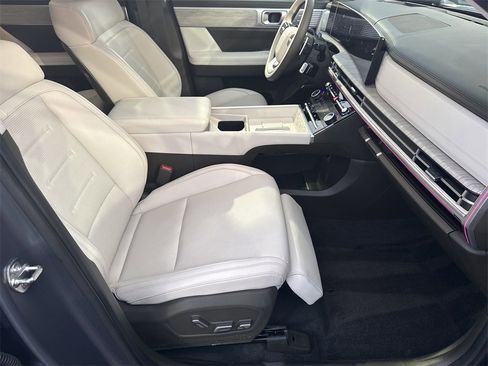 Used 2025 Hyundai Santa Fe Calligraphy image 13