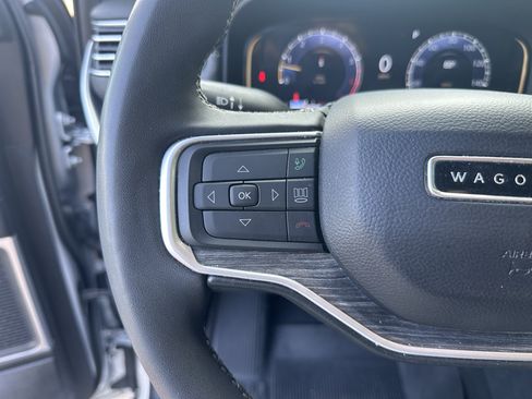 Used 2024 Jeep Wagoneer L Series II w/ Flexible Seating Group RWD image 23
