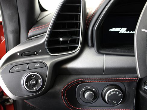 Used 2015 Ferrari 458 Italia Coupe RWD image 30
