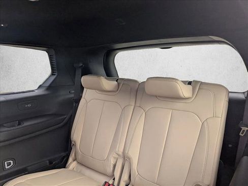 Used 2025 Jeep Grand Cherokee L Limited RWD image 17