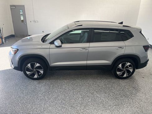 New 2026 Volkswagen Taos SE AWD/4WD image 2