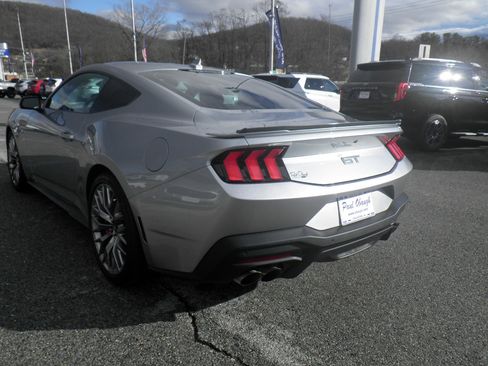 Used 2024 Ford Mustang GT Premium image 4