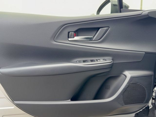 New 2027 Toyota Prius Plug-In Hybrid FWD image 12