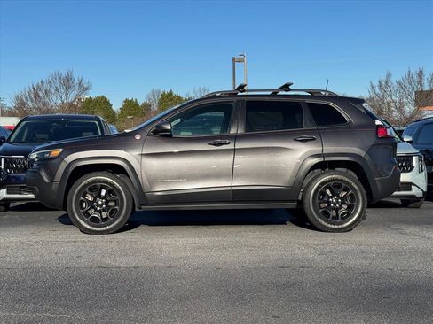 Used 2020 Jeep Cherokee Trailhawk image 6