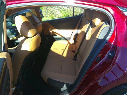 Used 2025 Lexus ES 300h w/ Premium Package image 30