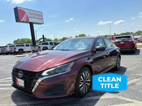 Used 2024 Nissan Altima 2.5 SV FWD image 1