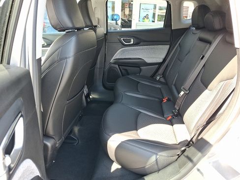 Used 2022 Jeep Compass Latitude AWD/4WD image 11