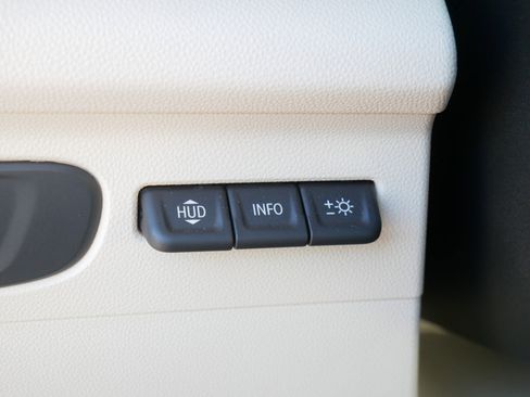 Used 2022 Buick Envision Avenir w/ Technology Package II AWD/4WD image 27