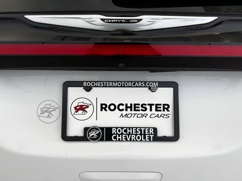 Used 2024 Chrysler Pacifica Touring-L image 41