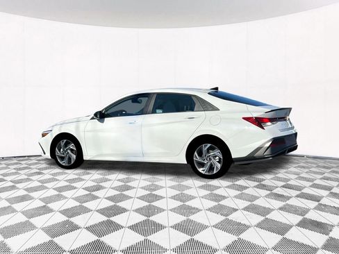 Used 2025 Hyundai Elantra Sport image 7