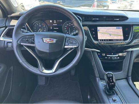 Certified 2025 Cadillac XT6 Premium Luxury w/ Technology Package FWD image 9