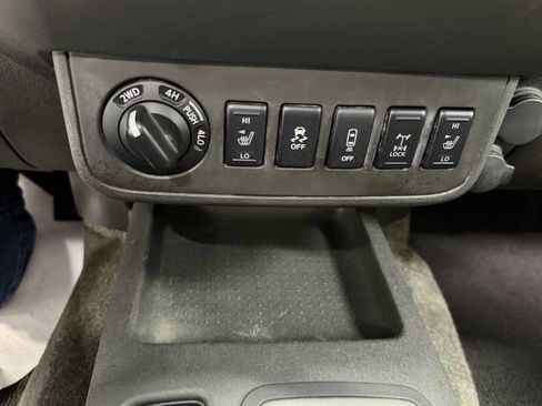 Used 2014 Nissan Frontier PRO-4X w/ Pro-4x Luxury Package image 29