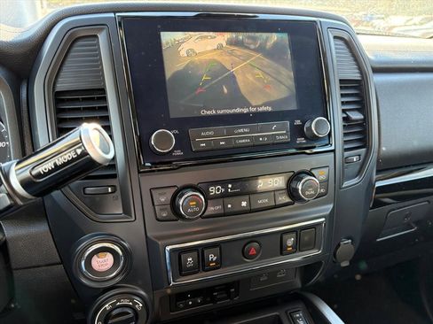 Used 2024 Nissan Titan SV w/ SV Convenience Package image 12