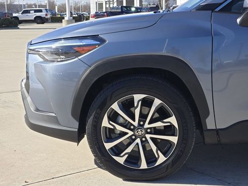 Used 2024 Toyota Corolla Cross XLE w/ Convenience Package image 8