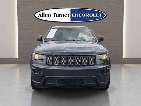 Used 2017 Jeep Grand Cherokee Altitude AWD/4WD image 3