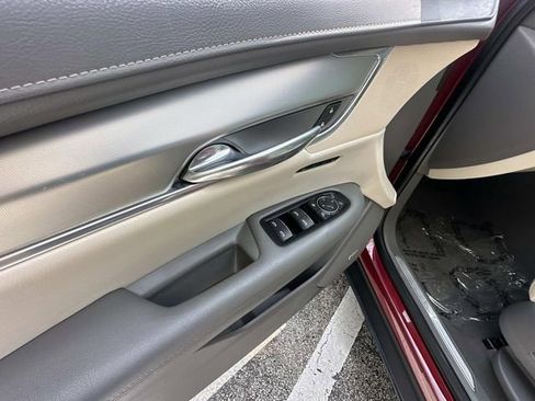 Used 2018 Cadillac XT5 Luxury w/ Driver Awareness Package image 19