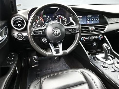 Used 2023 Alfa Romeo Giulia Sprint RWD image 19