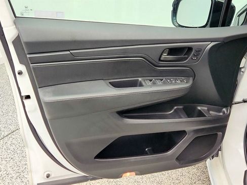 Used 2023 Honda Odyssey Sport image 11