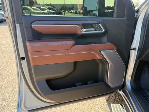 Used 2025 GMC Sierra 3500 Denali Ultimate AWD/4WD image 10
