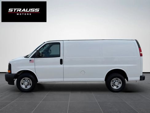 Used 2017 Chevrolet Express 2500 RWD image 6