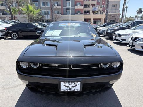Used 2016 Dodge Challenger SXT RWD image 2