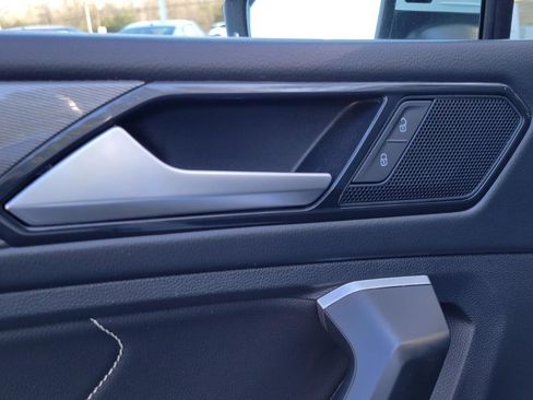 Certified 2024 Volkswagen Tiguan SE image 20