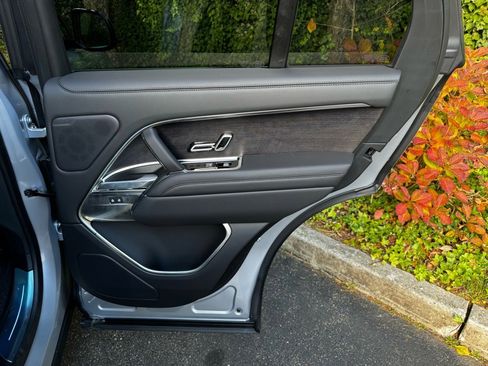 New 2025 Land Rover Range Rover SE image 20