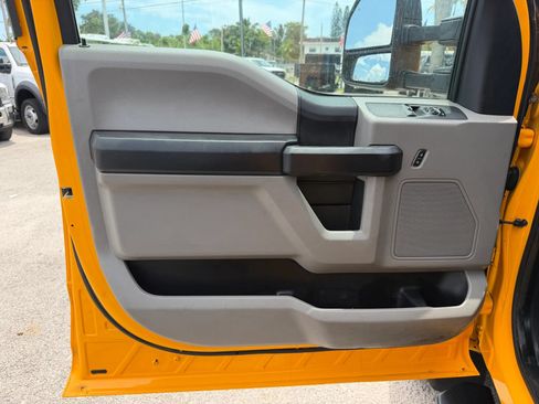 Used 2017 Ford F550 2WD Regular Cab Super Duty image 18