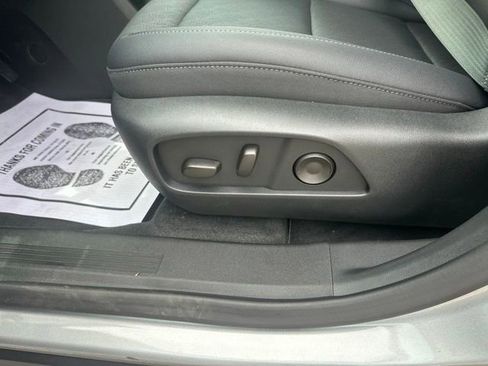 New 2026 Chevrolet Equinox LT w/ Convenience Package II FWD image 17
