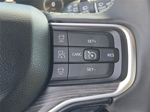 Used 2023 Jeep Wagoneer L Series II image 40