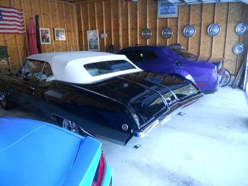 Used 2022 Chevrolet Corvette Stingray Convertible w/ Z51 Performance Package image 19