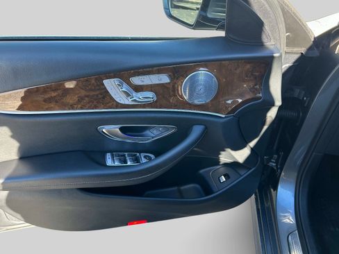 Used 2017 Mercedes-Benz E 300 4MATIC image 20