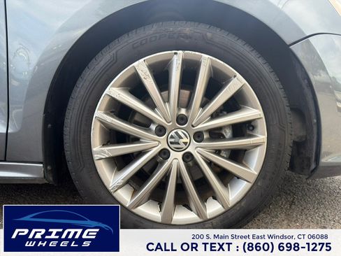 Used 2015 Volkswagen Jetta Sport FWD image 25