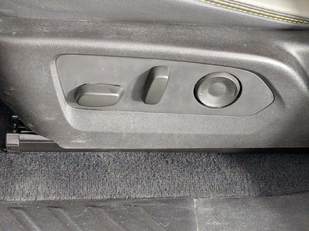 Used 2025 Chevrolet Colorado ZR2 w/ Technology Package AWD/4WD image 13