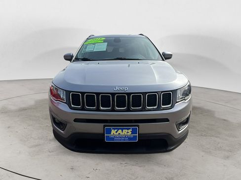 Used 2018 Jeep Compass Latitude w/ Cold Weather Group AWD/4WD image 2