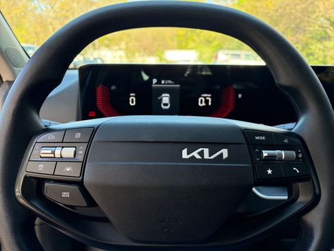 Used 2025 Kia K4 FWD image 27