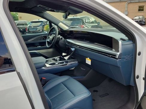 New 2025 Cadillac Escalade IQ Luxury 2 AWD/4WD image 27