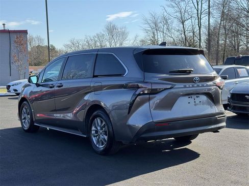 Used 2024 Toyota Sienna LE image 23
