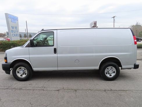 Used 2018 Chevrolet Express 2500 w/ Driver Convenience Package image 7