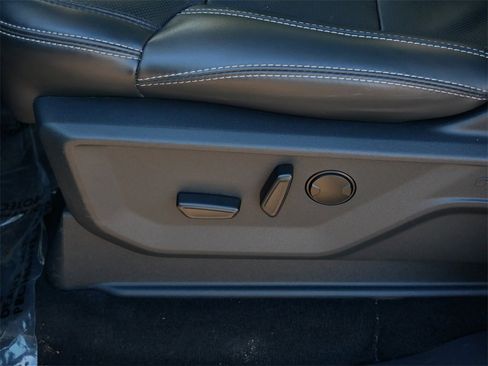 Used 2017 Jeep Grand Cherokee Overland w/ Jeep Active Safety Group image 17