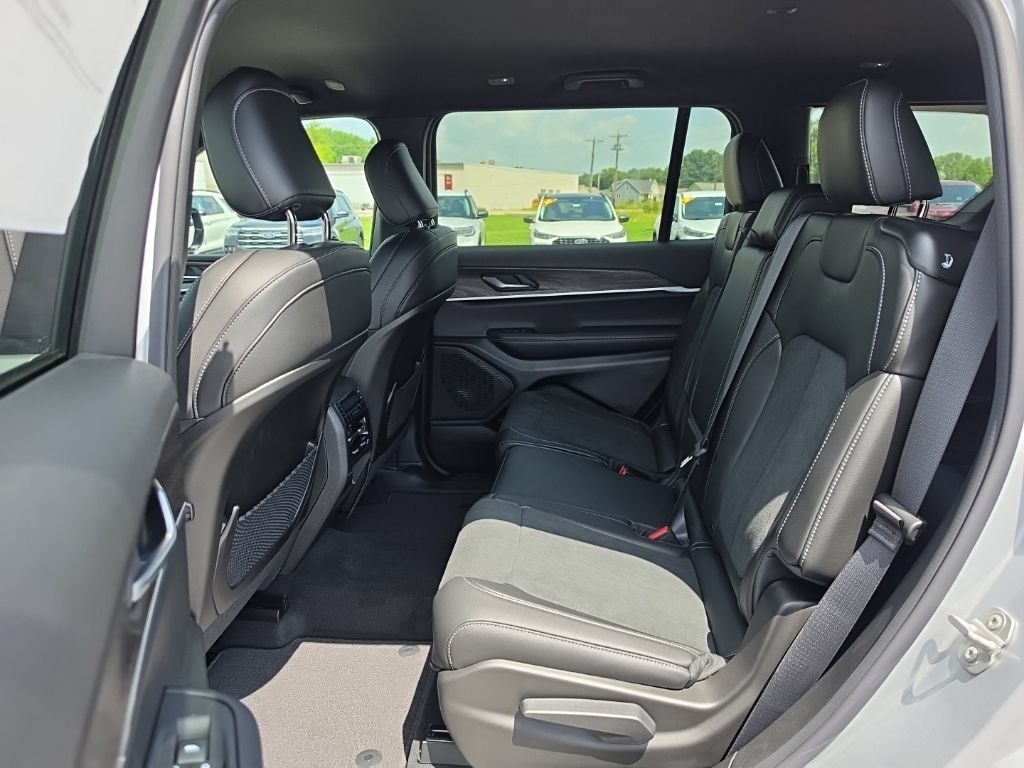 New 2026 Jeep Grand Cherokee L 4WD image 18