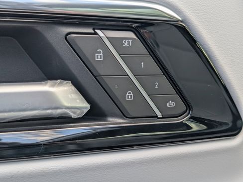 New 2026 Chevrolet Suburban Premier image 25