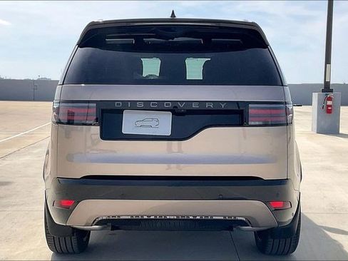 New 2026 Land Rover Discovery Dynamic SE image 4