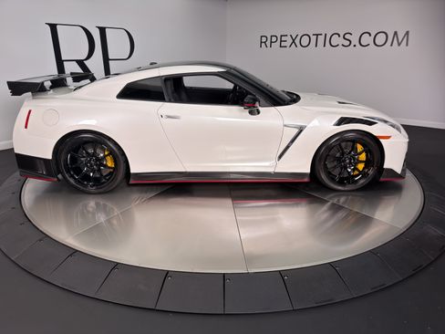 Used 2021 Nissan GT-R NISMO AWD/4WD image 10